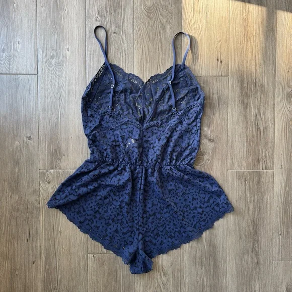 Victoria’s Secret Lace Romper in Deep Navy (Size M) 💙 - Picture 2 of 5